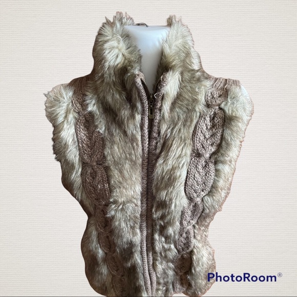 Kenar Faux Fur & Cable Knit Zip Front Vest - Picture 4 of 14